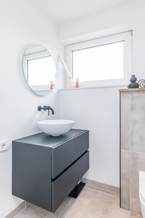 Foto - Verkocht onder voorbehoud: Instapklare gemoderniseerde geschakelde 2 onder 1 kap woning  met aanbouw, open keuken, tuin en garage in Voerendaal